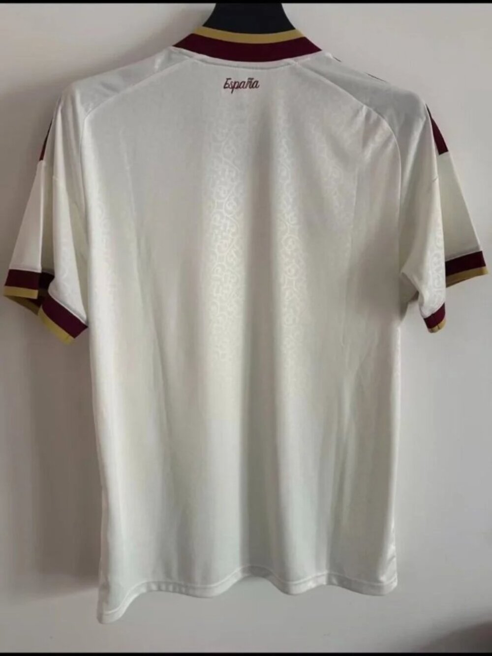 Spain Football Kit White w/ Maroon Stripes & Gold Trim NWT - Picture 3 of 3